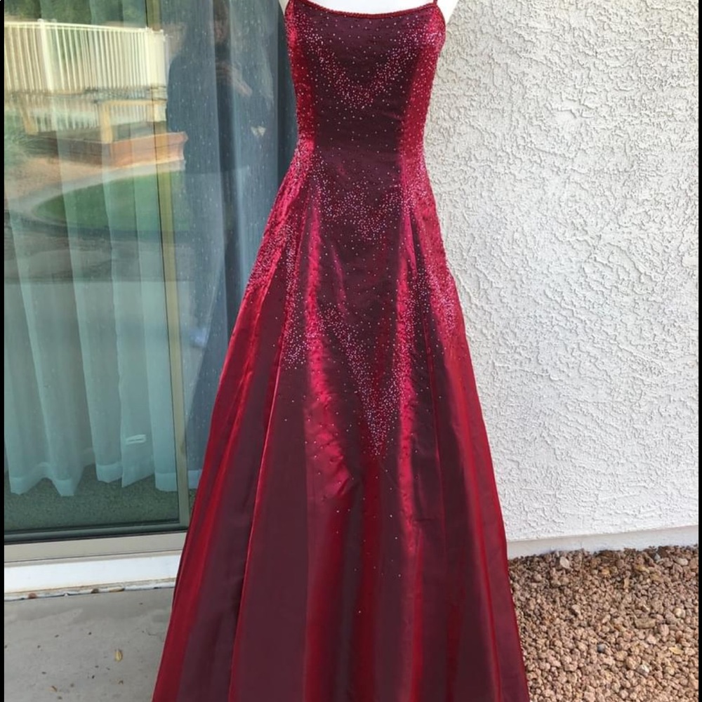 Gorgeous Burgundy/Maroon Formal Gown Prom Quinceanera - Junior Small